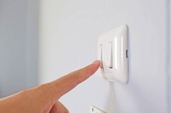 Installation de prises électriques et interrupteurs dans un appartement - Cannes – YES CANNES